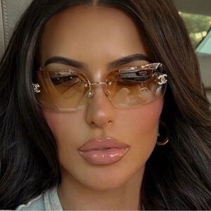 Like New 🍒 Authentic Vintage Chanel rimless light pink sunglasses